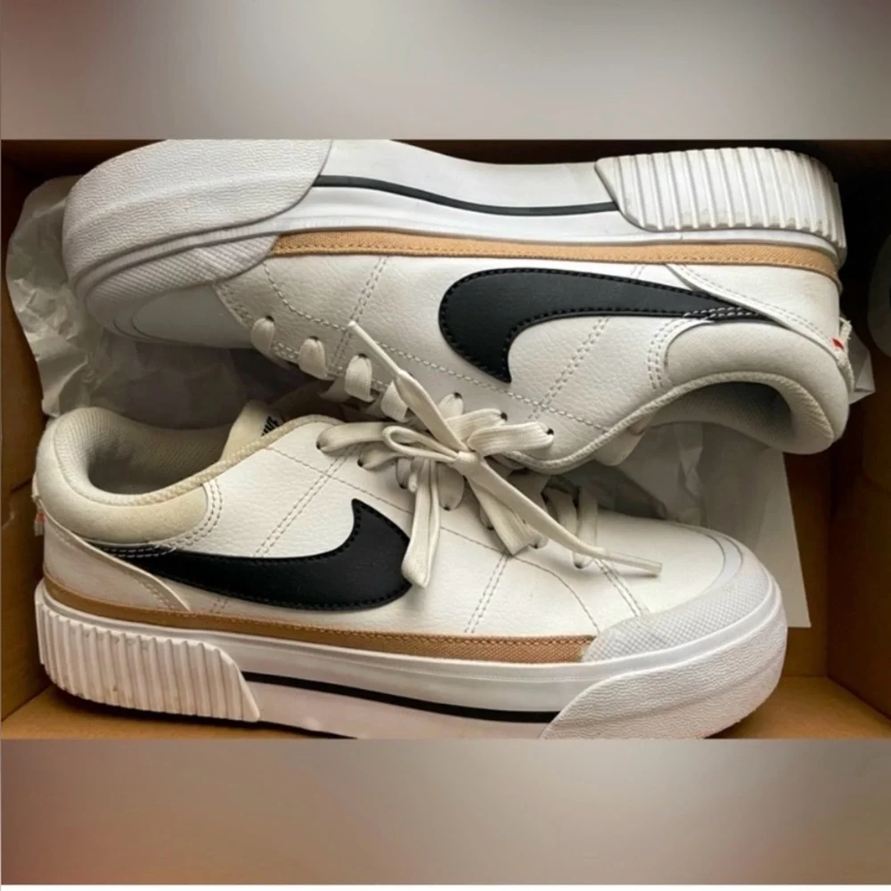 NEW fabulous Nike white and black with a copper stripe Big Swoosh Classic Size 8 - Picture 10 of 11